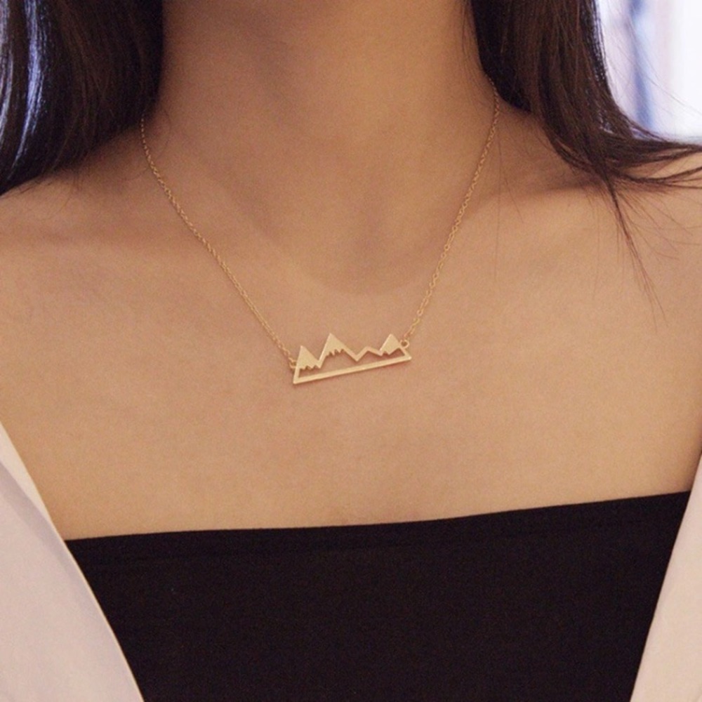 Gold colored mountain range necklace - Picture 5 of 5